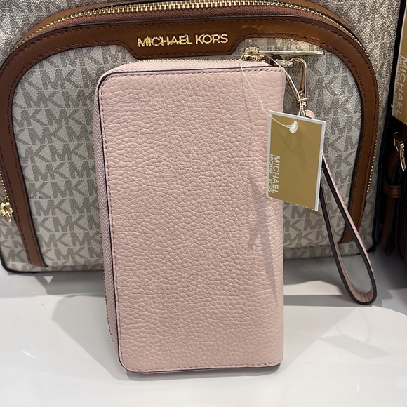 Michael Kors Jet Set Travel Large Flat Multifunction Phone Case Wristlet 
NWT - Picture 12 of 16